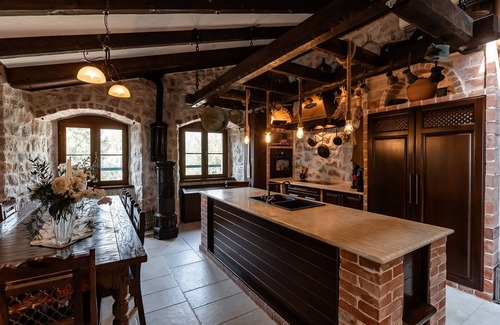 Sutomore Villa | Villa de piedra frente al mar con piscina privada infinita y gran jardín