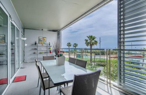 Diagonal Mar i el Front Maritim del Poblenou Casa | Seafront suite with terrace