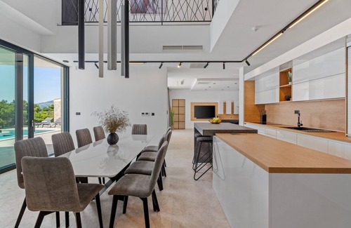 Omis Villa | Seafront Villa Nina with 5 en-suite bedrooms