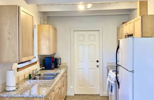 Mendocino Cabaña | Seaglass Cottage & Nature Sanctuary-Minutes to Mendocino Village, Beaches, Ocean