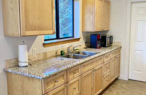 Mendocino Cabaña | Seaglass Cottage & Nature Sanctuary-Minutes to Mendocino Village, Beaches, Ocean