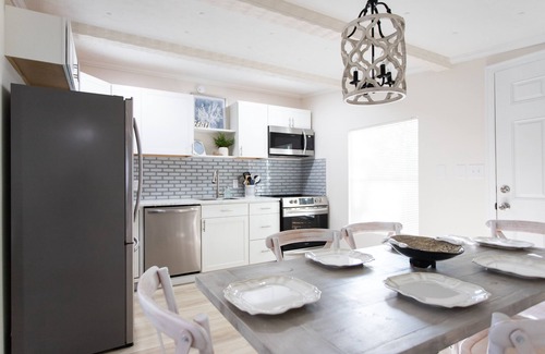 Palm Coast Cabaña | Seagrass Cottage II- Pet friendly walk to Atlantic Ocean & Intracoastal Waterway
