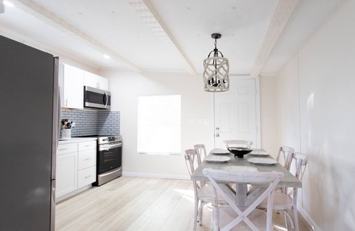 Palm Coast Cabaña | Seagrass Cottage II- Pet friendly walk to Atlantic Ocean & Intracoastal Waterway