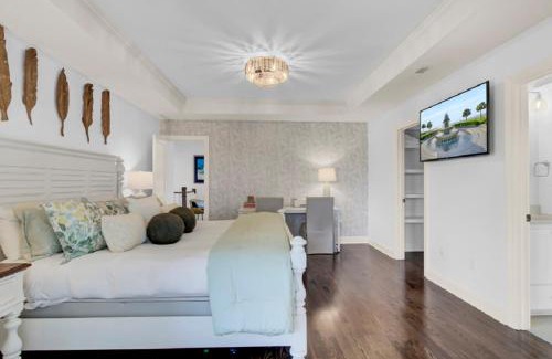 Isle of Palms Casa | Seagrass Lane 25 by Wild Dunes, Home with Marsh View and Resort Amenity Access