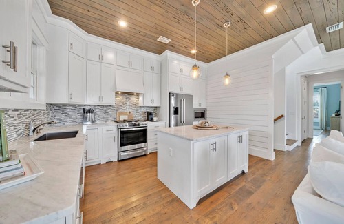 SeaNest Village Casa | Seagrove Beach Villa- Dog Friendly!- Golf Cart