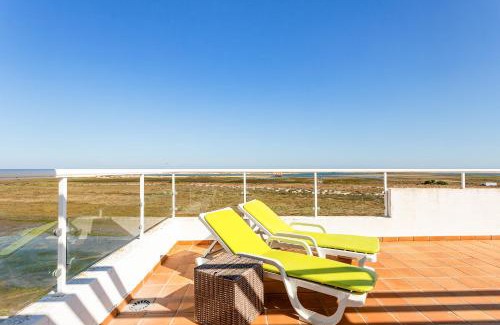 Fuseta Apartamento | Seagull House - Ocean View Retreat with Pool