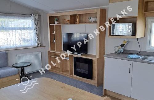 Selsey Casa | Seagulls Rest - Silver 3 bedroom close to play park on West Sands