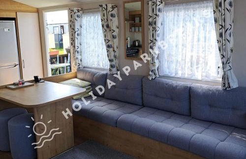 Selsey Casa | Seagulls Rest - Silver 3 bedroom close to play park on West Sands