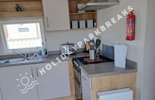 Selsey Casa | Seagulls Rest - Silver 3 bedroom close to play park on West Sands
