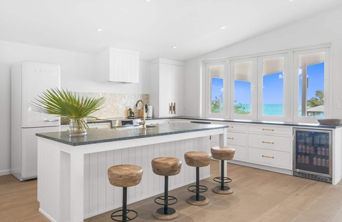 Farmer's Hill Casa | Seahaus Newly Renovated Luxury Beachfront Home