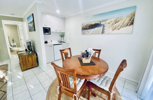 Coffs Harbour Cabina | Seaheaven @ Aanuka Resort Spa Bure with Pool - Tennis - Walk to Beach