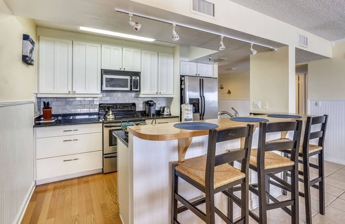 Indian Rocks Beach Condominio | Seahorse 401-Stunning / 3 Balconies / Modern / Actualizaciones con granito.