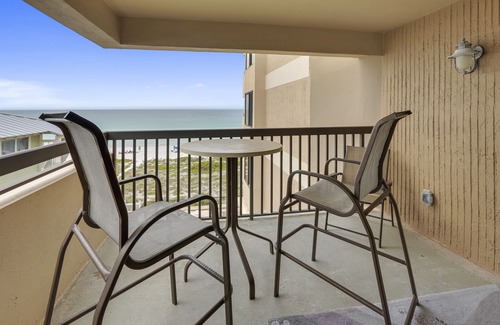 Indian Rocks Beach Condominio | Seahorse 401-Stunning / 3 Balconies / Modern / Actualizaciones con granito.