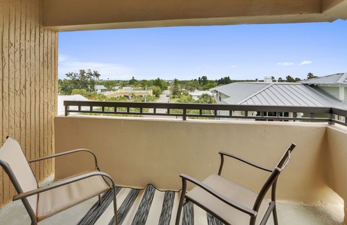 Indian Rocks Beach Condominio | Seahorse 401-Stunning / 3 Balconies / Modern / Actualizaciones con granito.
