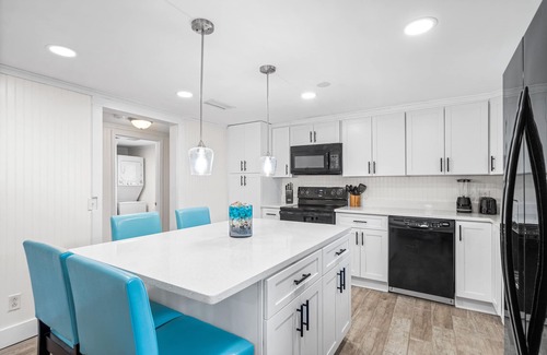 Bahama Beach Casa | Seahorse Cottage Pet Friendly, walking distance to beach
