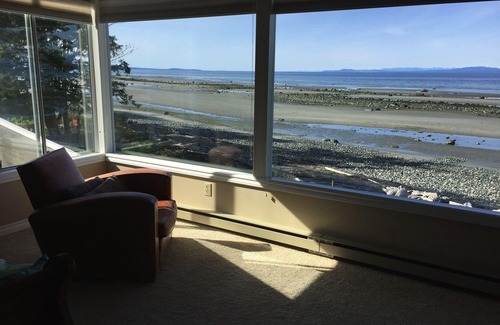 Regional District of Nanaimo Casa | Sealbourne Vacation Home - hermosa casa de 4 estaciones frente a la playa, tiene capacidad para 9