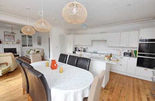 Sheringham Cabaña | Sealink, St Nicholas Place - a grand house, close to the beach with parking