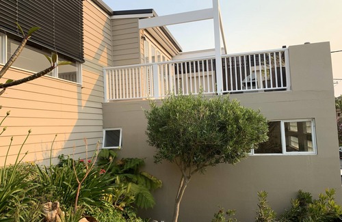 Freshwater Apartamento | Sealoc Beach Apartment - Escape to this exquisite two-bedroom house/apartment nestled amidst lush tropical gardens with views of Curl Curl Beach: