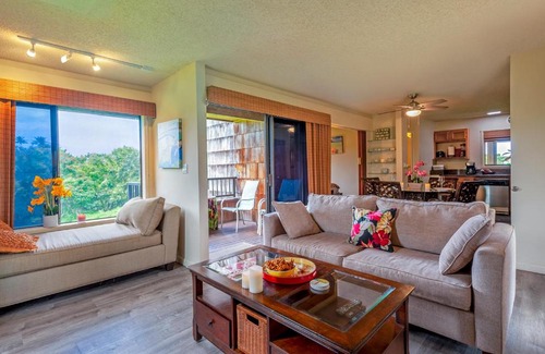 Princeville Apartamento | Sealodge B4 - affordable condo, hike to beach, ocean view lanai