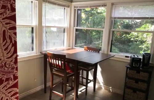 San Jacinto Apartamento | Sealy Suites B Historic East End - Walk to Beach, UTMB & Strand