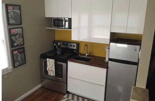 San Jacinto Apartamento | Sealy Suites D Historic East End - Walk to Beach, UTMB & Strand