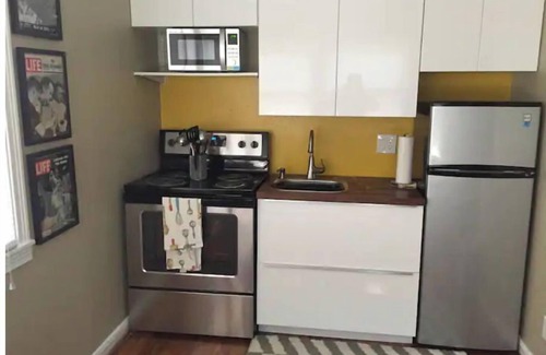 San Jacinto Apartamento | Sealy Suites D Historic East End - Walk to Beach, UTMB & Strand
