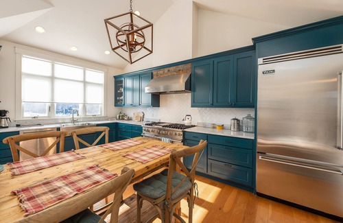 Harpswell Casa | SeaMeadow Cottage. Spacious, Deck, Bay Views and a 3 min walk to the Beach.