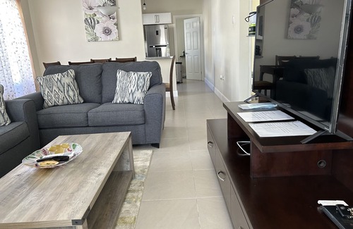 Lucea Casa | Seamist Holiday home with Spectacular Mountain View, walk to beach pool gym