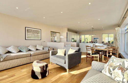 Seaford Cabaña | Seaphare Beach House by inspirestays-com - a cottage that sleeps 8 guests in 4 bedrooms