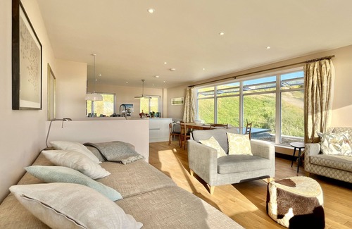 Seaford Cabaña | Seaphare Beach House by inspirestays-com - a cottage that sleeps 8 guests in 4 bedrooms