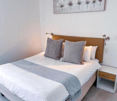 Three Anchor Bay Apartamento | Seapoint escape stylish studio