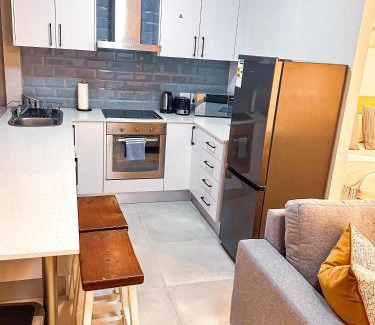 Three Anchor Bay Apartamento | Seapoint escape stylish studio