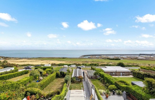 Brighton Casa | Seapoint House with 12ft swim spa/hot tubTranquil 3-bedroom house Brighton