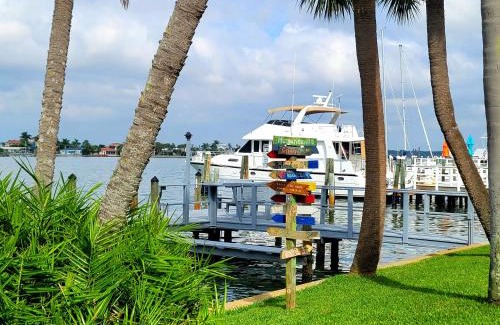 Treasure Island Apartamento | Searenity, Waterside studio in the heart of Treasure Island, walk to beach