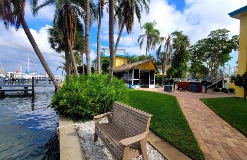 Treasure Island Apartamento | Searenity, Waterside studio in the heart of Treasure Island, walk to beach