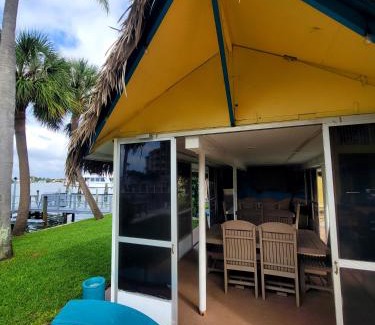 Treasure Island Apartamento | Searenity, Waterside studio in the heart of Treasure Island, walk to beach