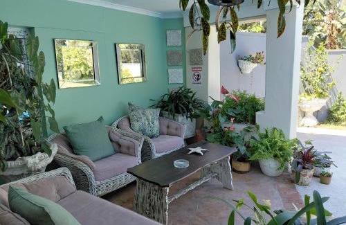 Umhlali Beach Cama Y Desayuno | Searose Family Suite, Villa Roc Guesthouse, Salt Rock Ballito
