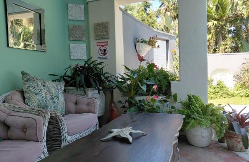 Umhlali Beach Cama Y Desayuno | Searose Family Suite, Villa Roc Guesthouse, Salt Rock Ballito