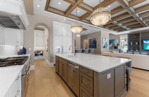 Bonita Springs Apartamento | Seas the Day - Award-Nominated Multimillion -Dollar Beachfront Home