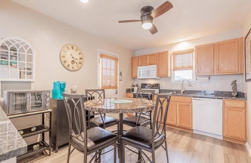 Del Haven Casa | Seas the Day! Lovely 3-bedroom, 1.5 bath home close to the beach
