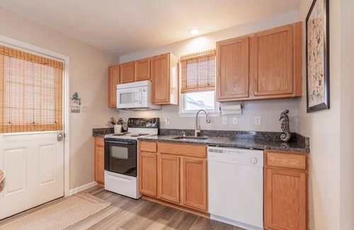 Del Haven Casa | Seas the Day! Lovely 3-bedroom, 1.5 bath home close to the beach