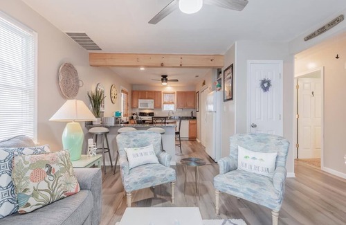 Del Haven Casa | Seas the Day! Lovely 3-bedroom, 1.5 bath home close to the beach