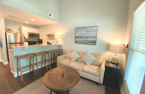 Leesville Apartamento | Seas the Day - 2BR w/ Lake Views, Walk to Marina, Beach, Food & Music!