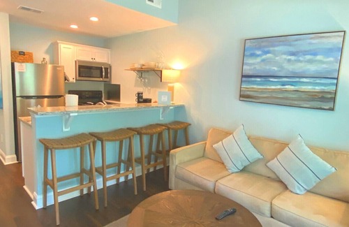 Leesville Apartamento | Seas the Day - 2BR w/ Lake Views, Walk to Marina, Beach, Food & Music!