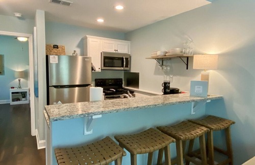 Leesville Apartamento | Seas the Day - 2BR w/ Lake Views, Walk to Marina, Beach, Food & Music!