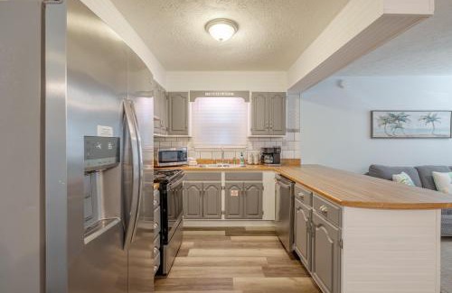 Bahama Beach Casa | Seas The Day, Pet Friendly Walk to beach!