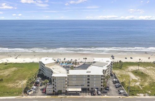Bostwick Park Condominio | Seas the Day! 🏝 Trendy Beachfront Studio!