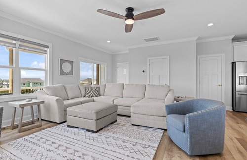 Emerald Isle Casa | Seas Your Moment - NEW CONSTRUCTION, Pool, Elevator, VERY Short Walk to Beach