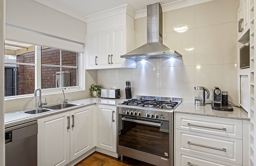 Glenelg South Casa | Seascape | 3BDR, Luxury, Beach, WiFi & Airport