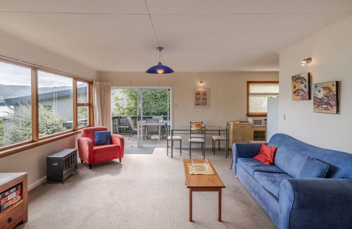 Akaroa Casa | SEASCAPE AND SERENITY - AKAROA BACH, pet friendly in Akaroa